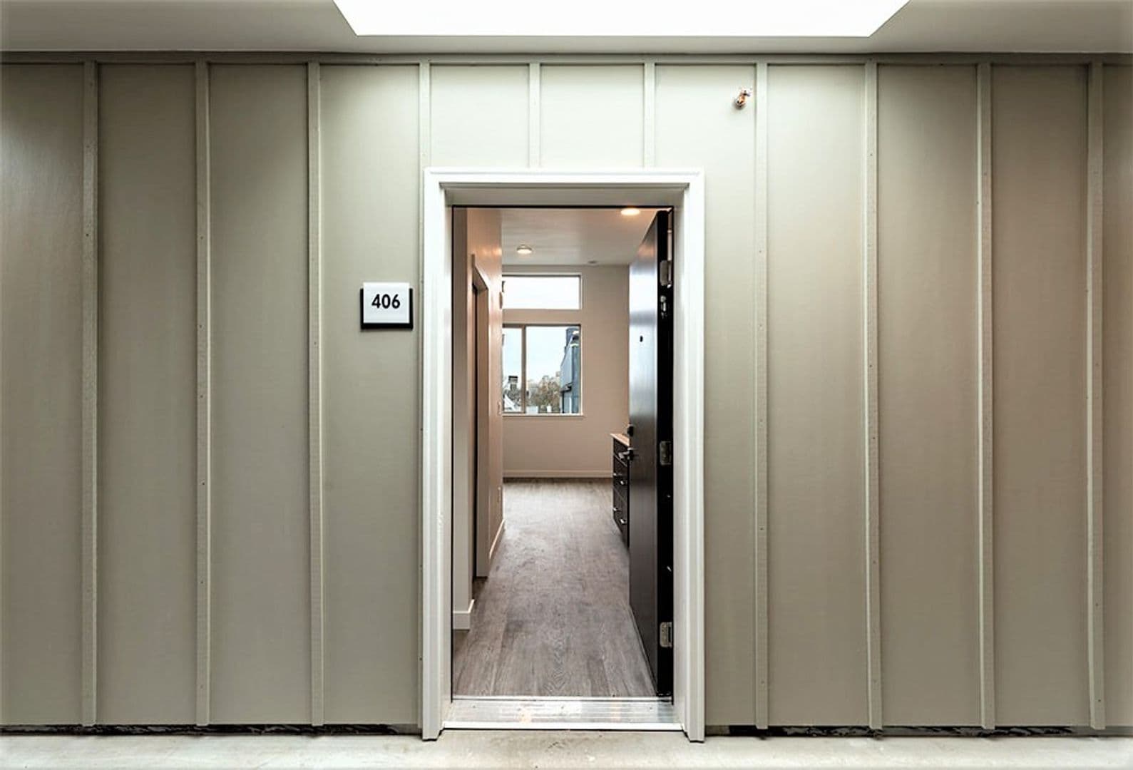 Seattle Apartment: 207 18th Ave