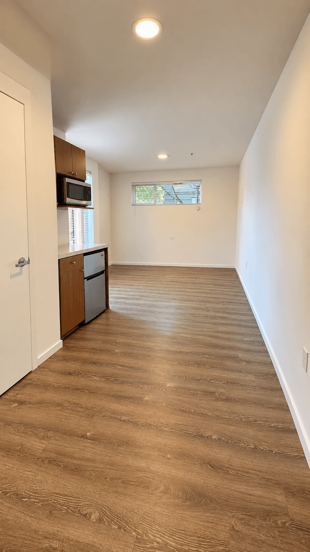 Kirkland Apartment: 450 Central Way