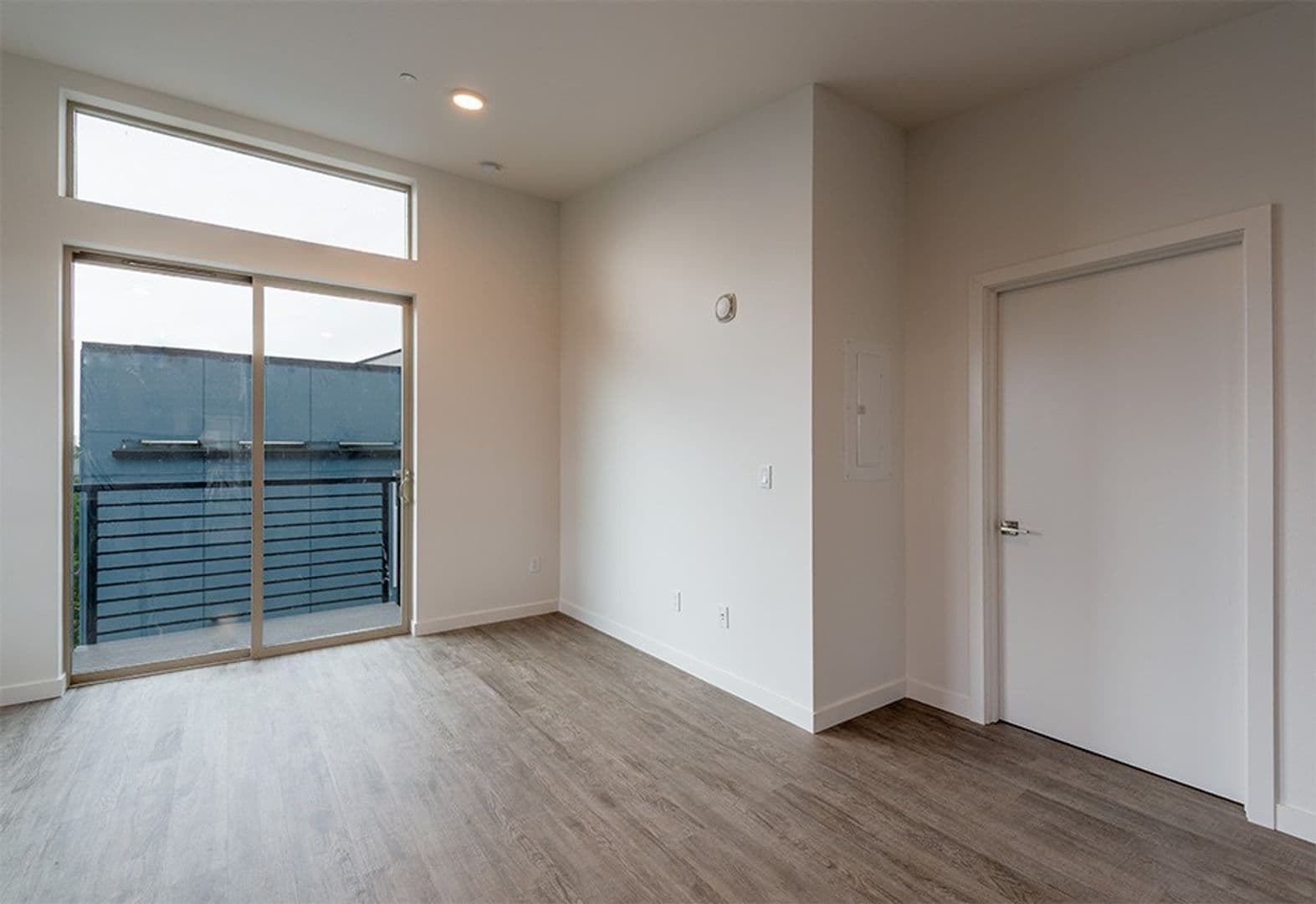 Seattle Apartment: 207 18th Ave