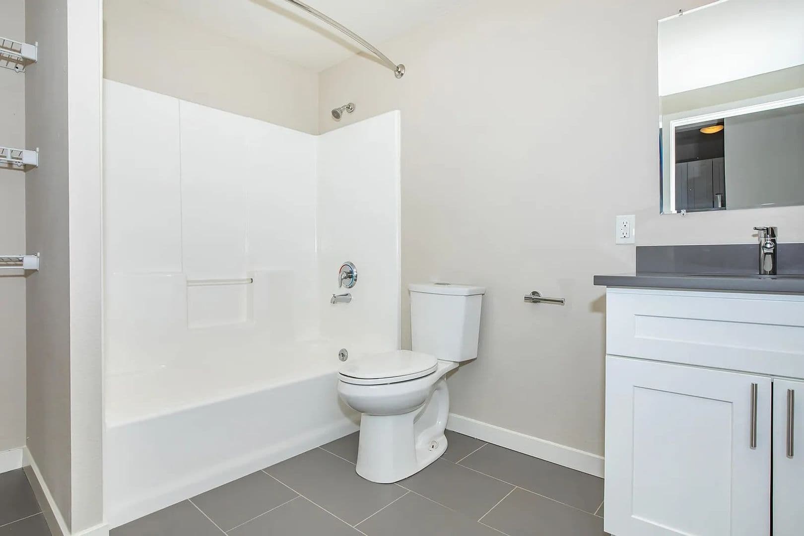 Seattle Apartment: 100 6th Ave S