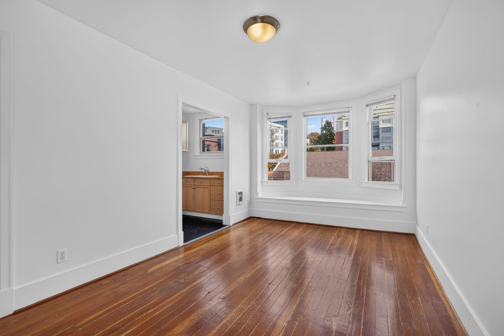 Seattle Apartment: 1323 East Pine St