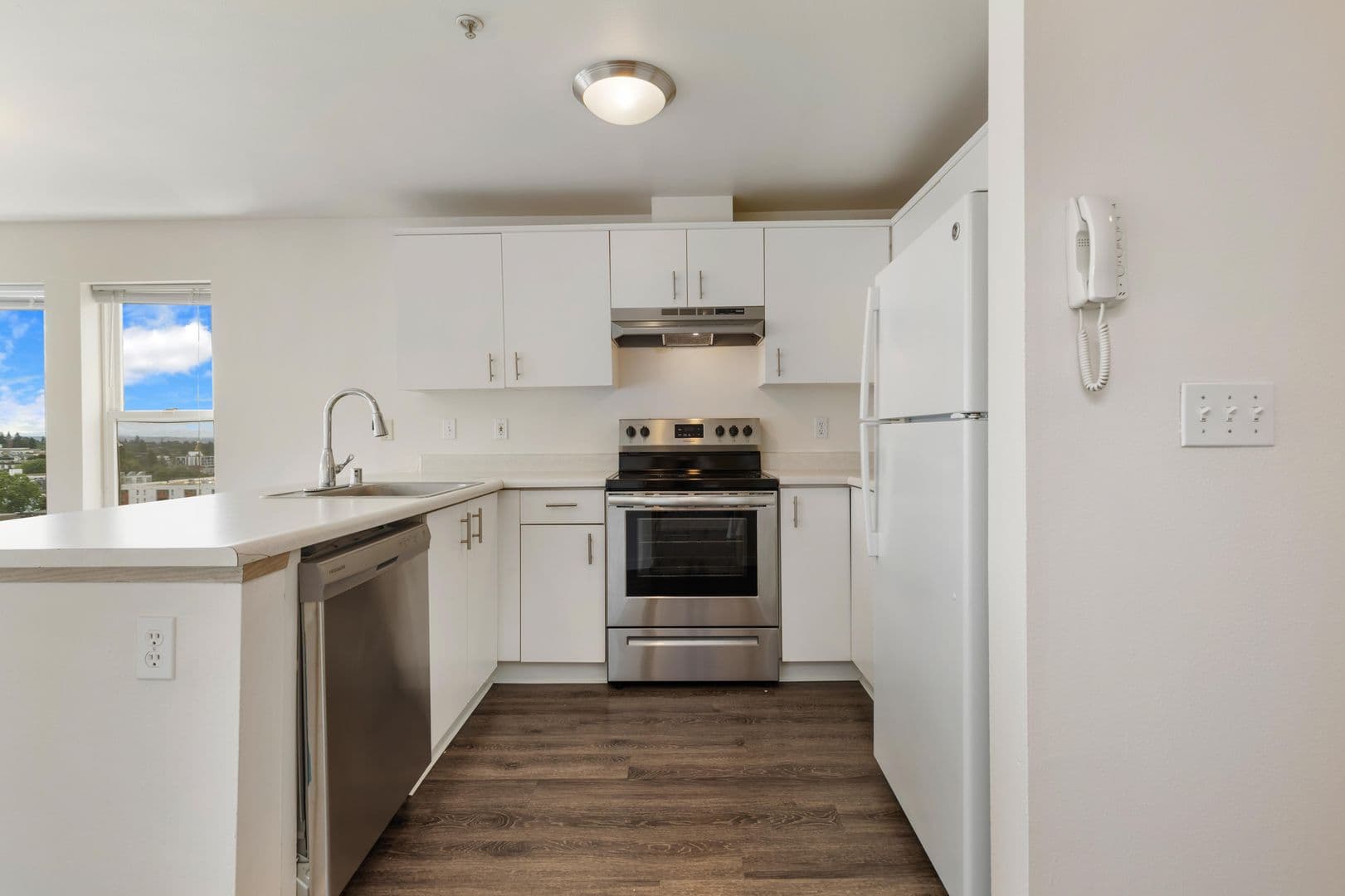 Seattle Apartment: 300 11th Ave