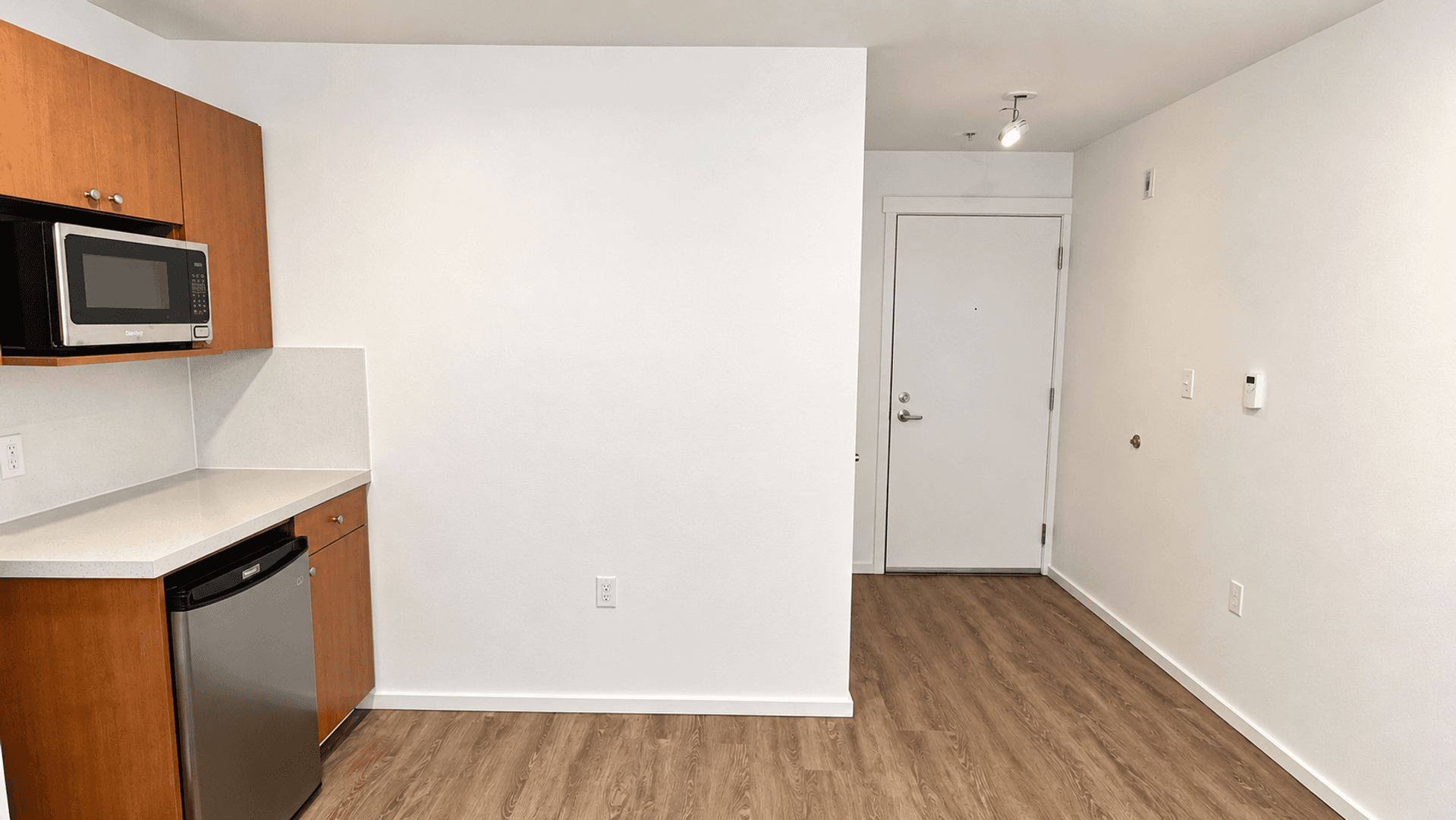 Kirkland Apartment: 450 Central Way