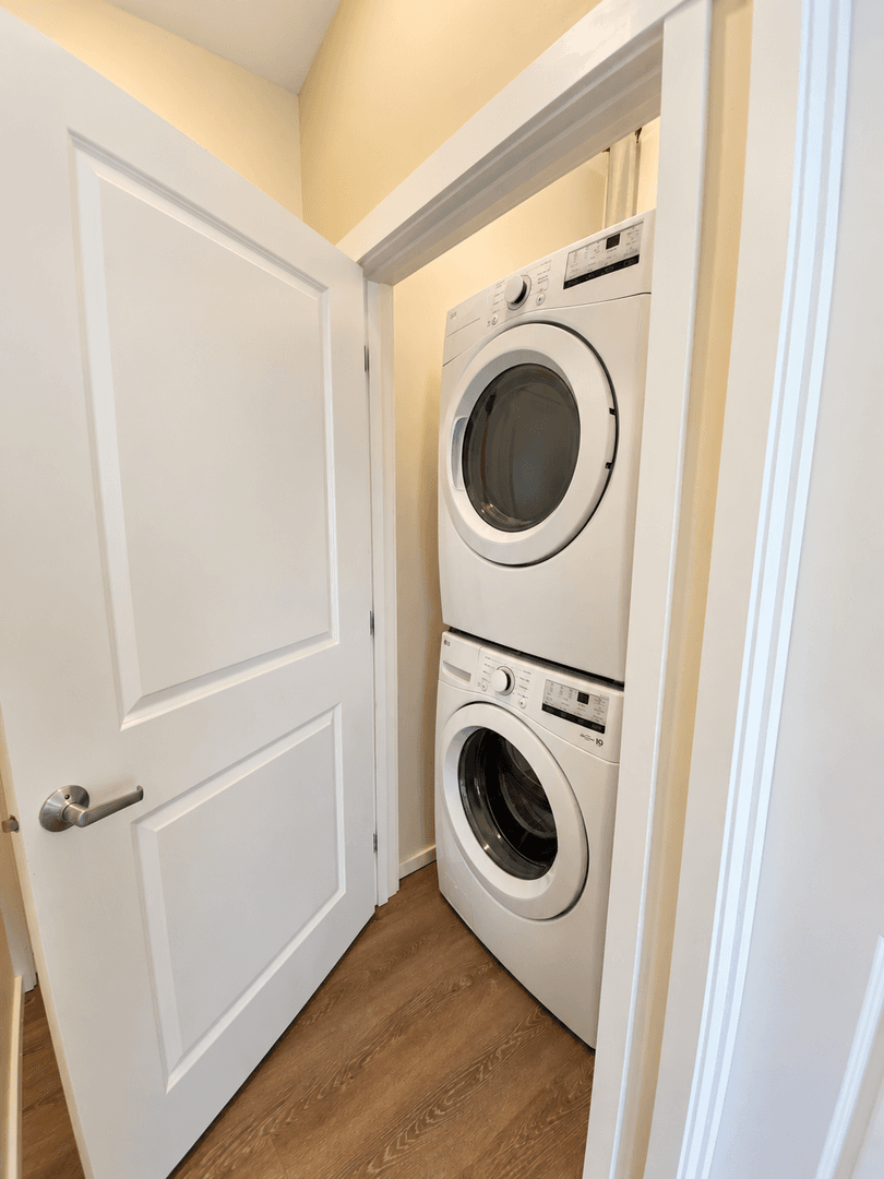 Kirkland Apartment: 450 Central Way