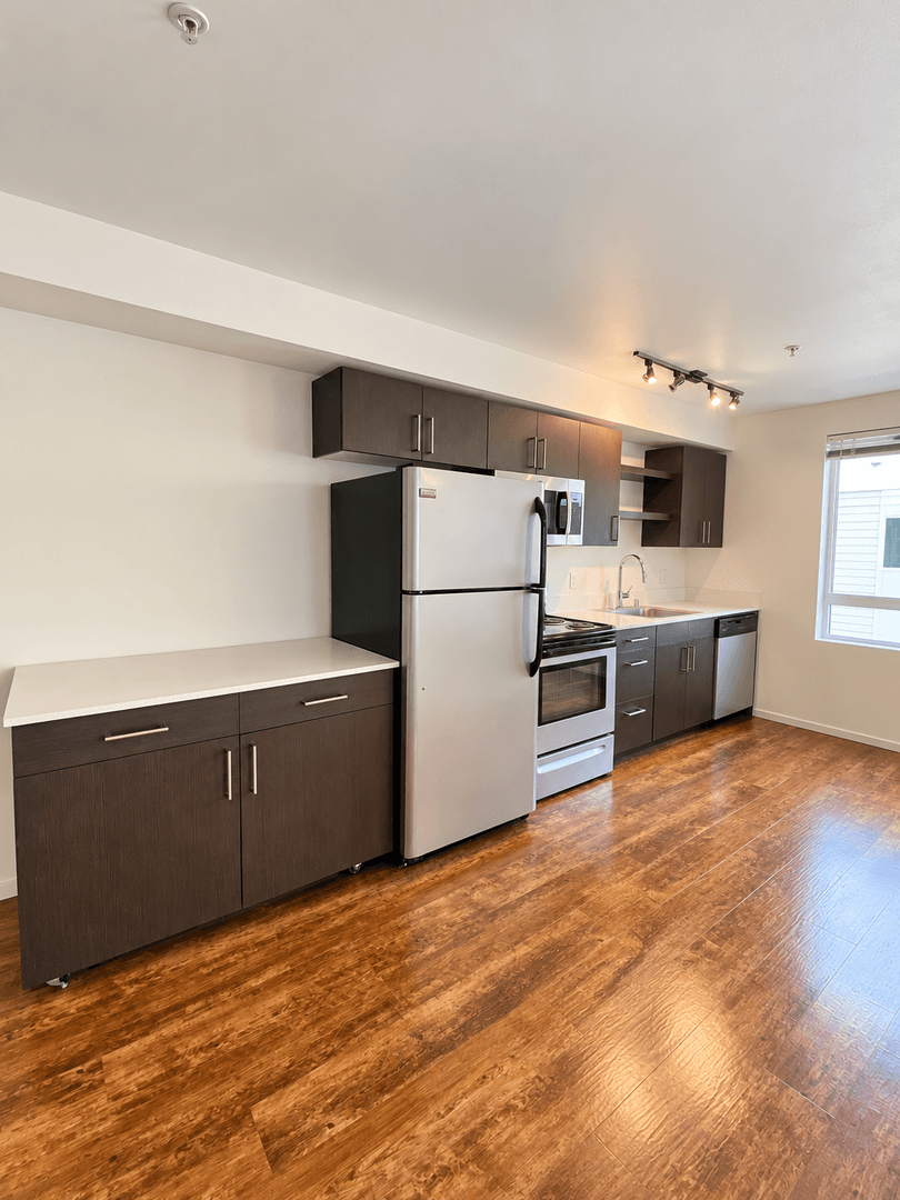 Kirkland Apartment: 450 Central Way
