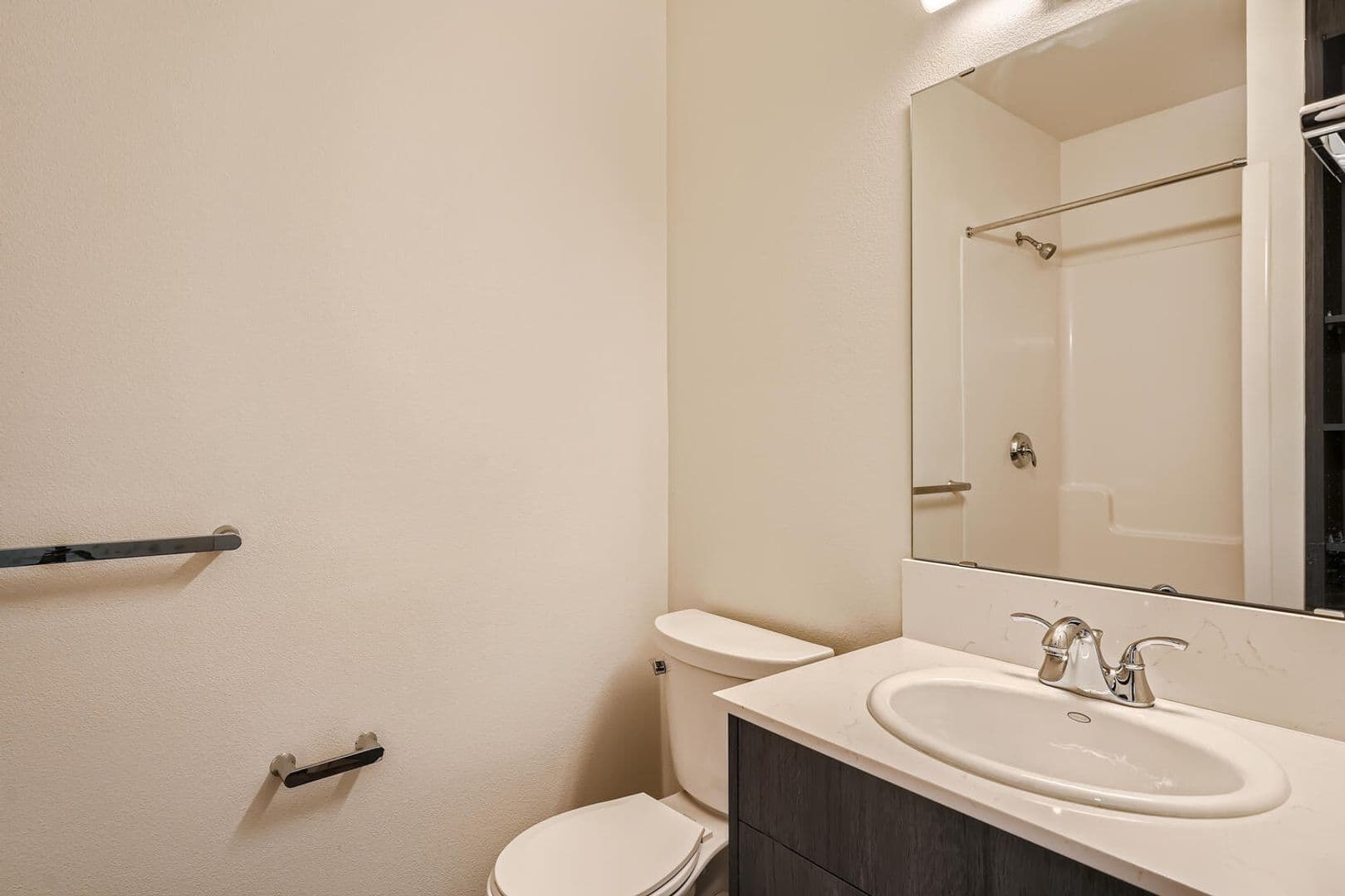 Tacoma Apartment: 1942 Fawcett Ave