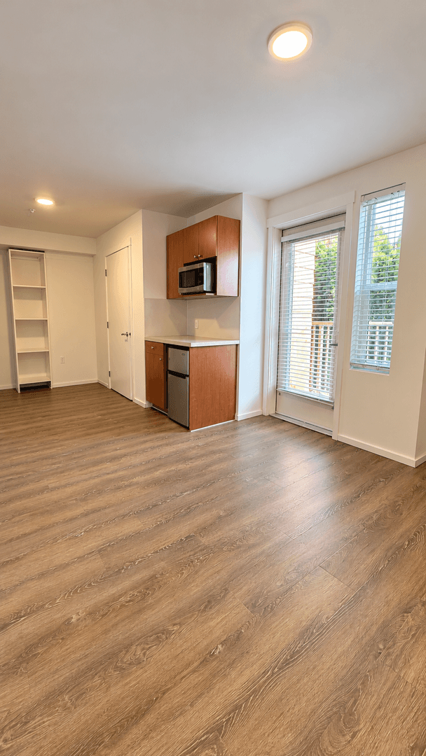 Kirkland Apartment: 450 Central Way
