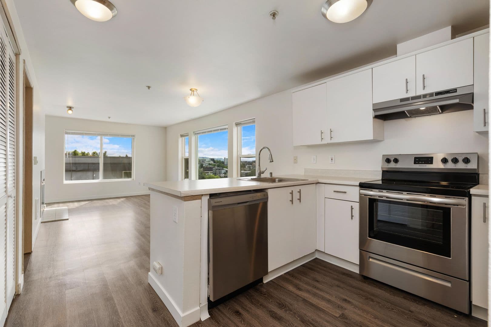 Seattle Apartment: 300 11th Ave