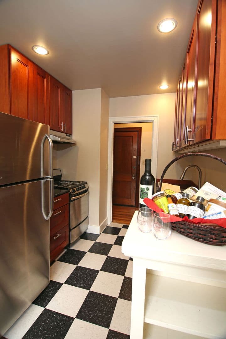 Seattle Apartment: 309 Belmont Ave E