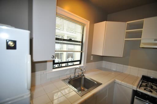 Seattle Apartment: 715 2nd Ave N