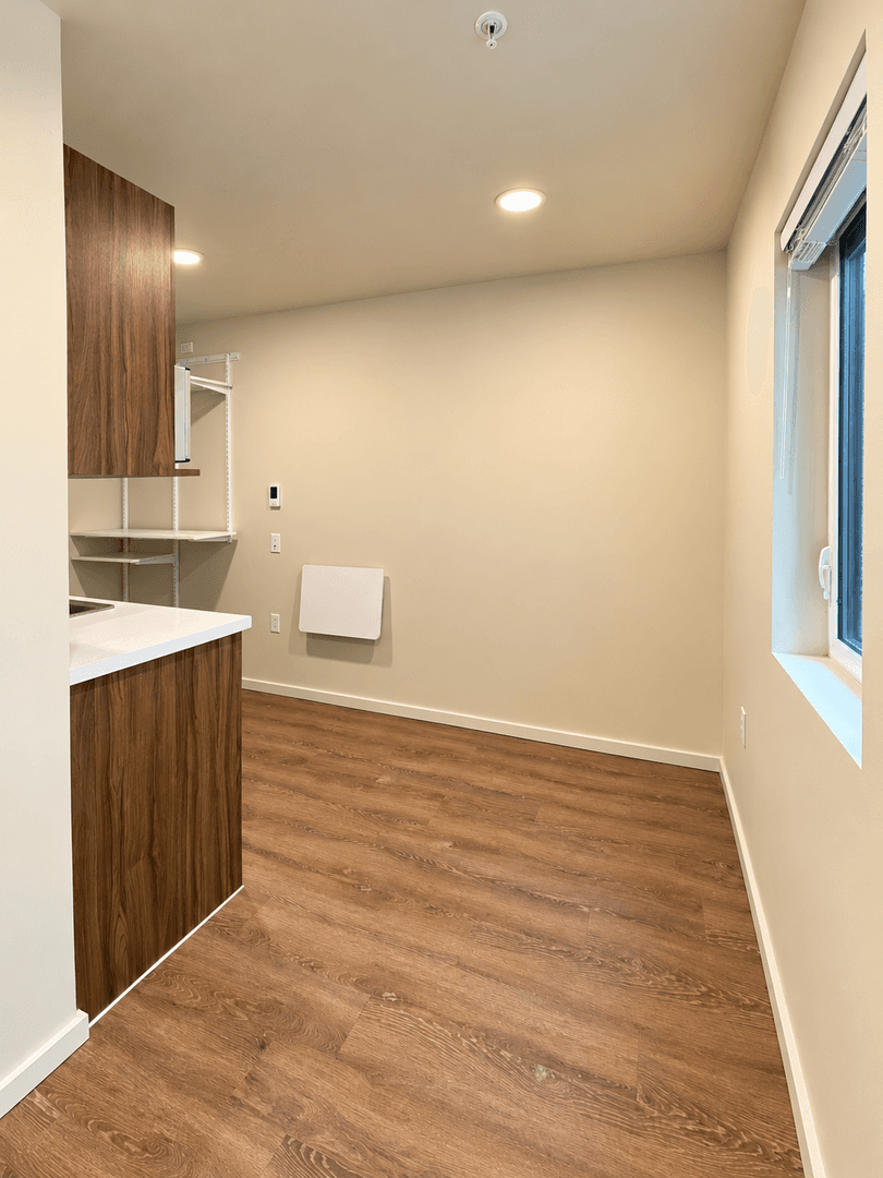 Kirkland Apartment: 330 4th ST