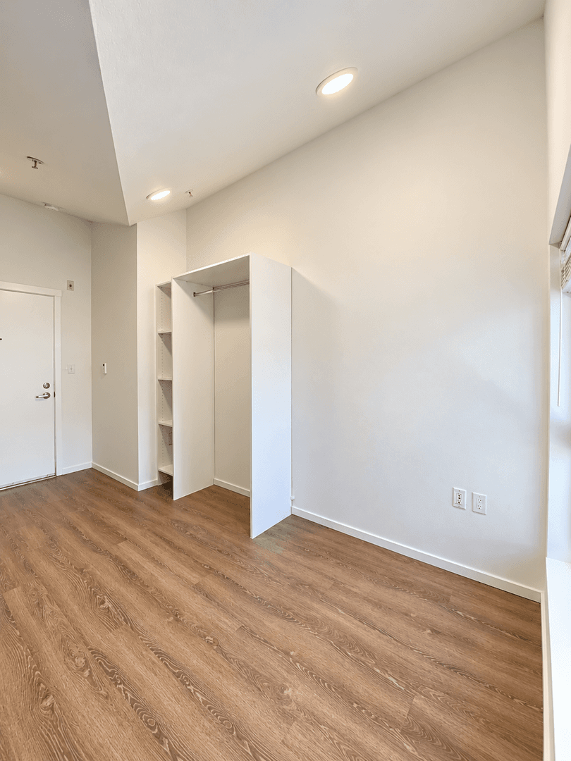 Kirkland Apartment: 450 Central Way