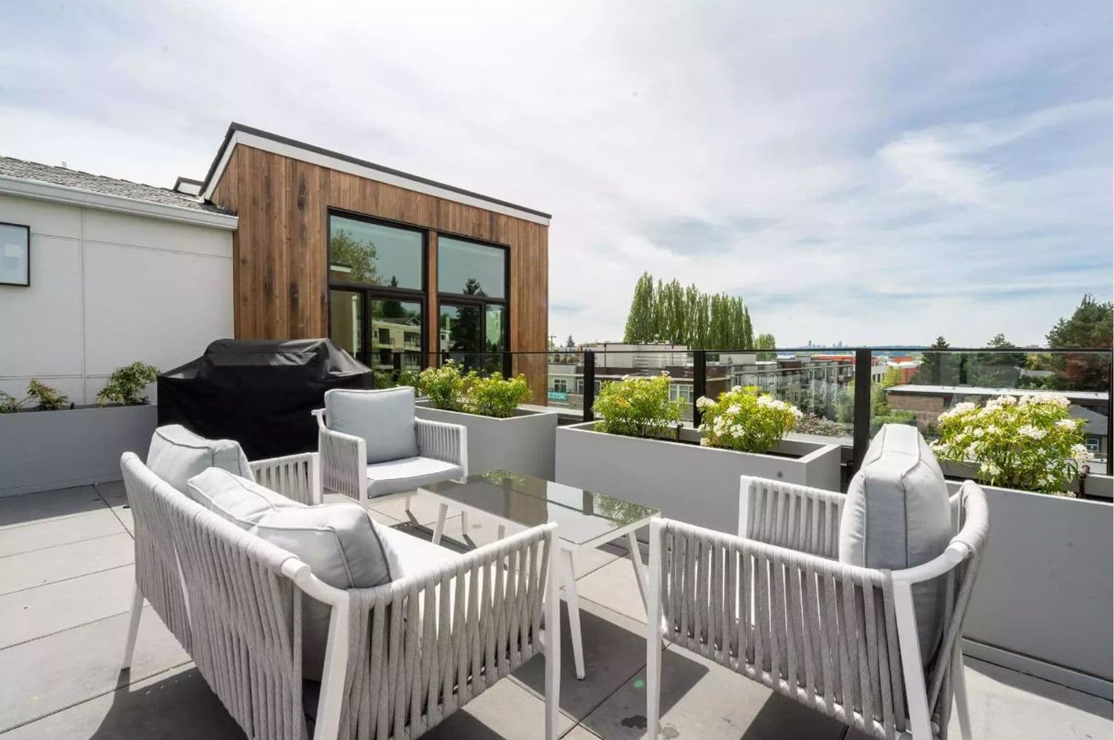 Kirkland Apartment: 330 4th ST