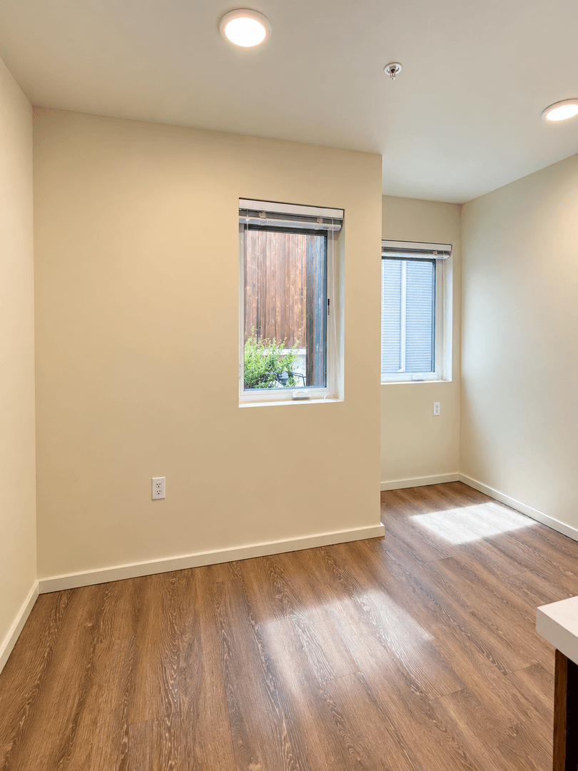 Kirkland Apartment: 330 4th ST