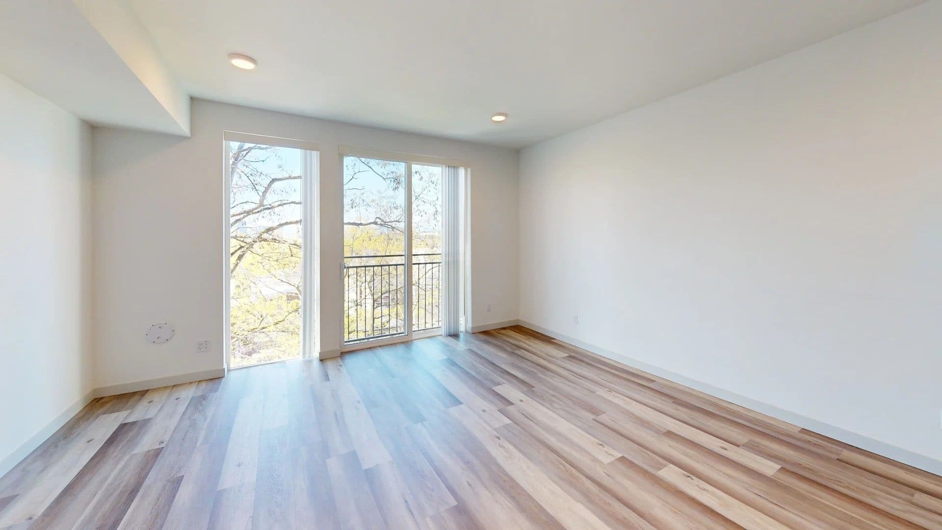 Seattle Apartment: 121 15th Ave E