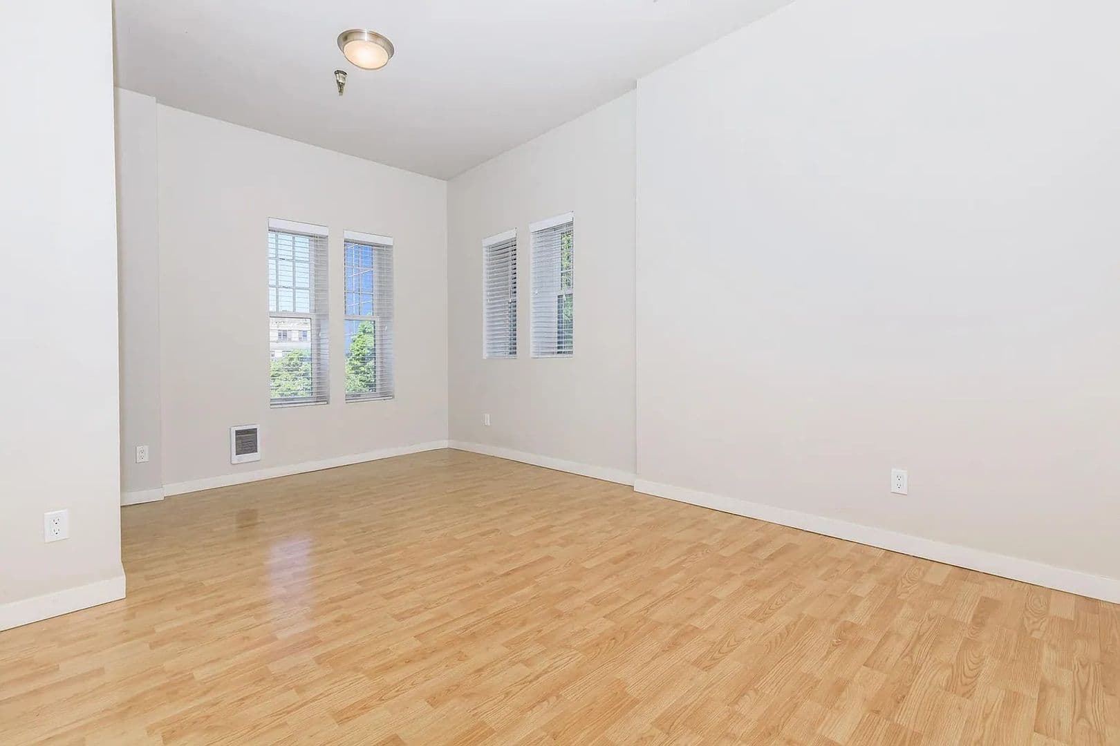 Seattle Apartment: 100 6th Ave S