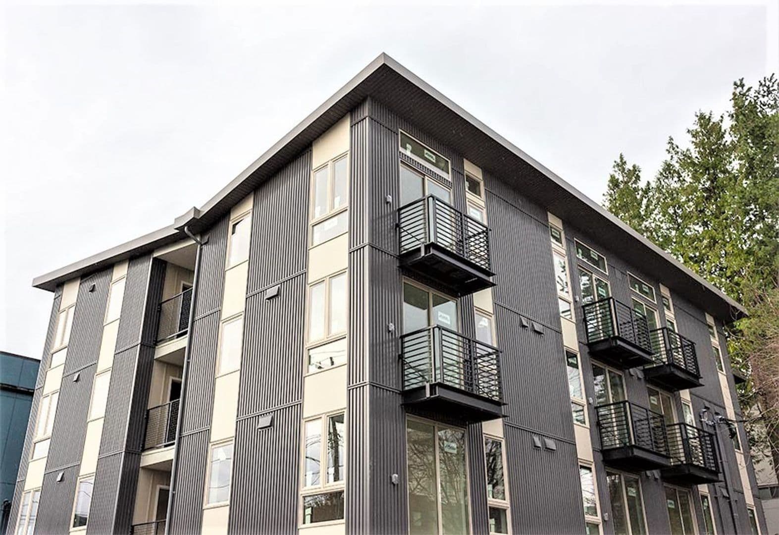 Seattle Apartment: 207 18th Ave