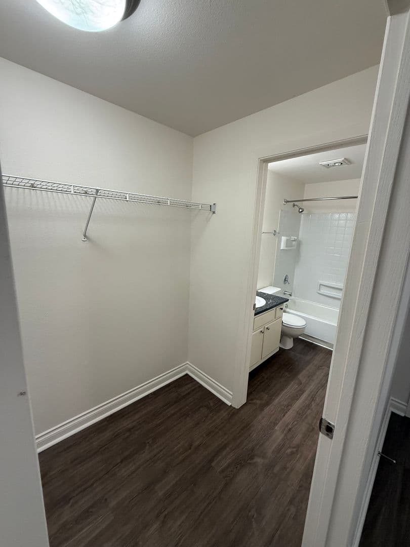 Seattle Apartment: 2425 Harbor Ave SW