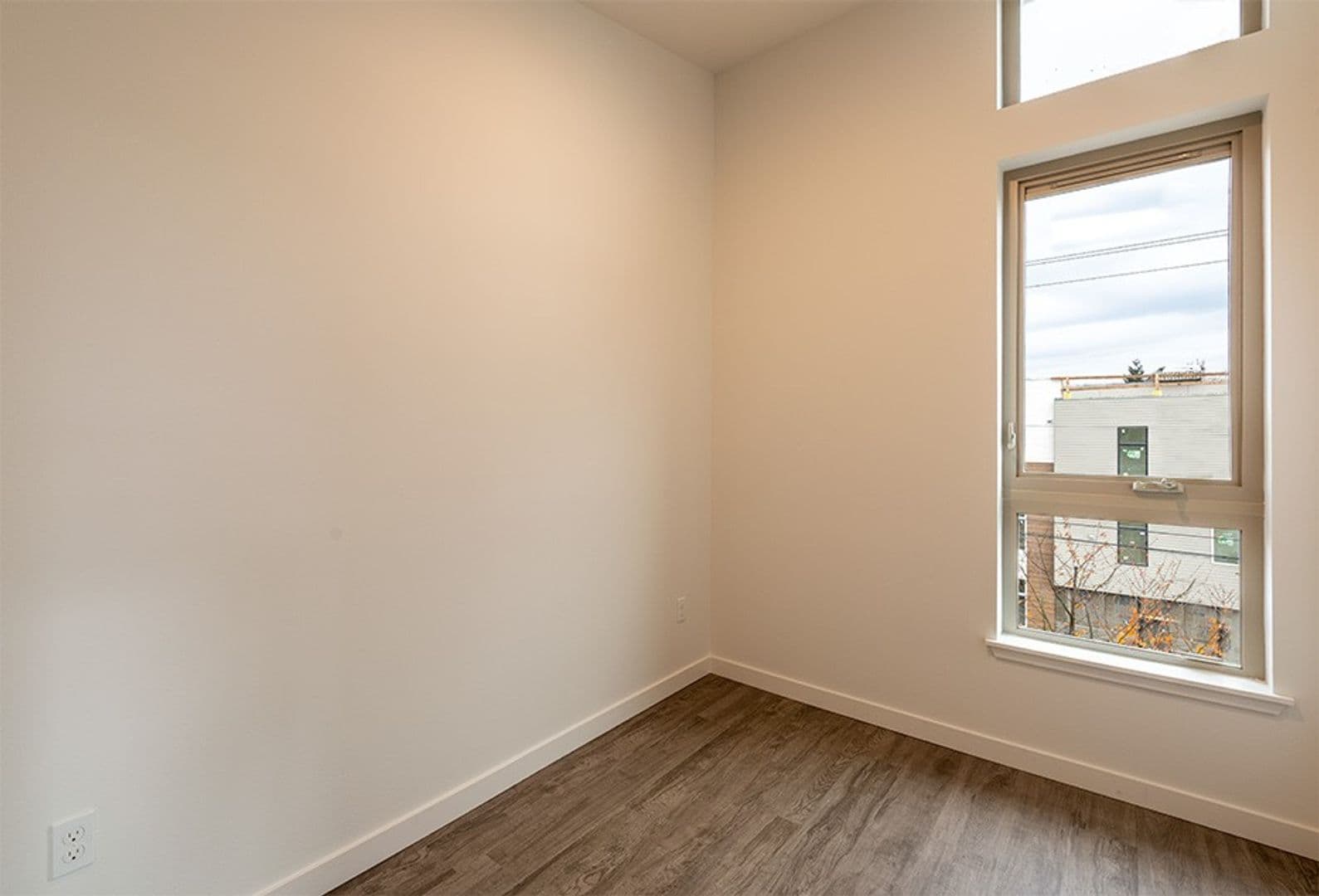 Seattle Apartment: 207 18th Ave