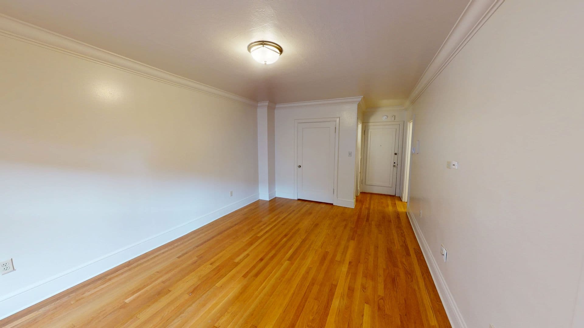 Seattle Apartment: 1304 NE 42nd St