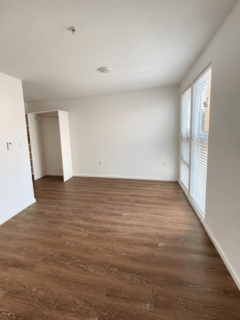 Kirkland Apartment: 450 Central Way