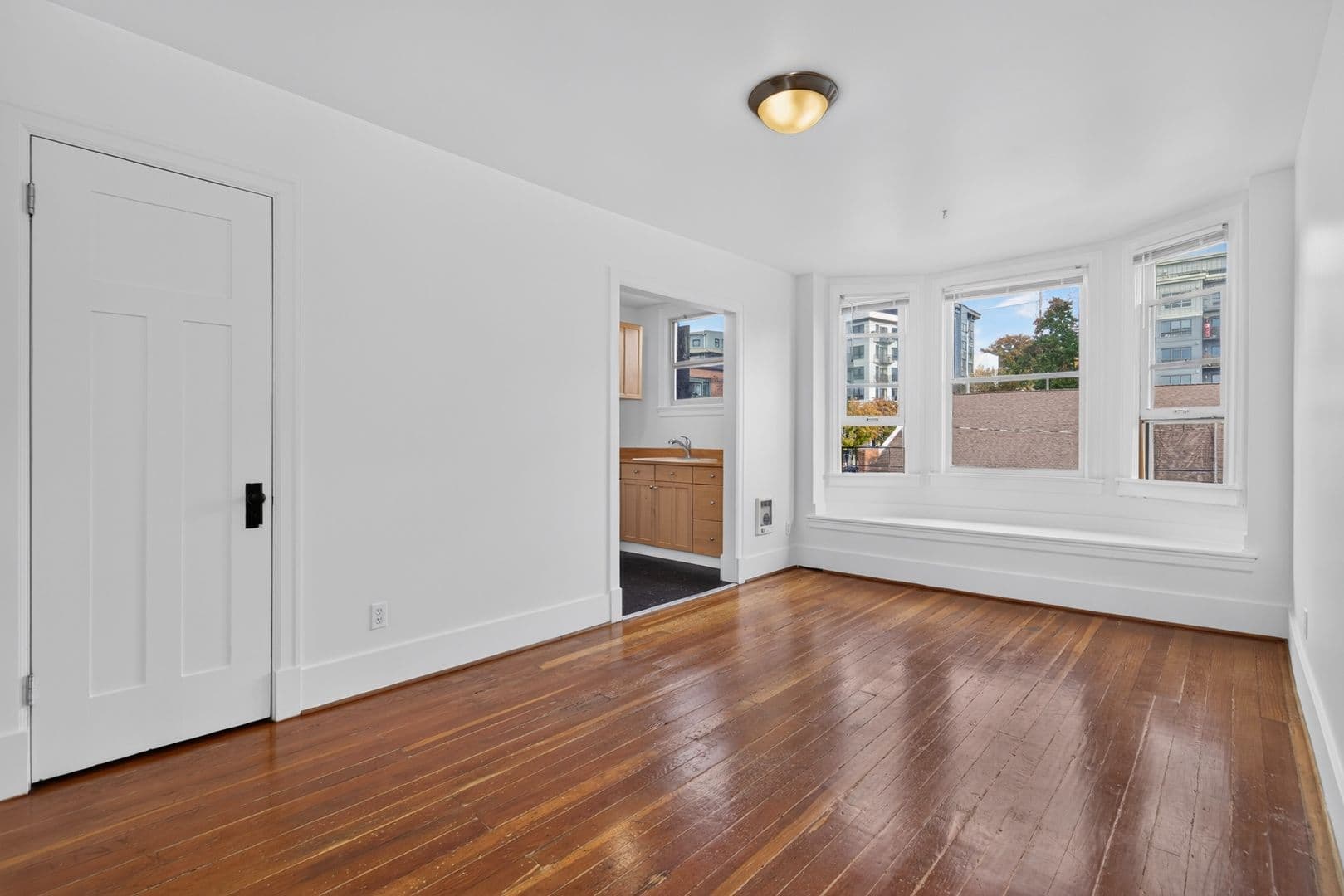Seattle Apartment: 1323 East Pine St