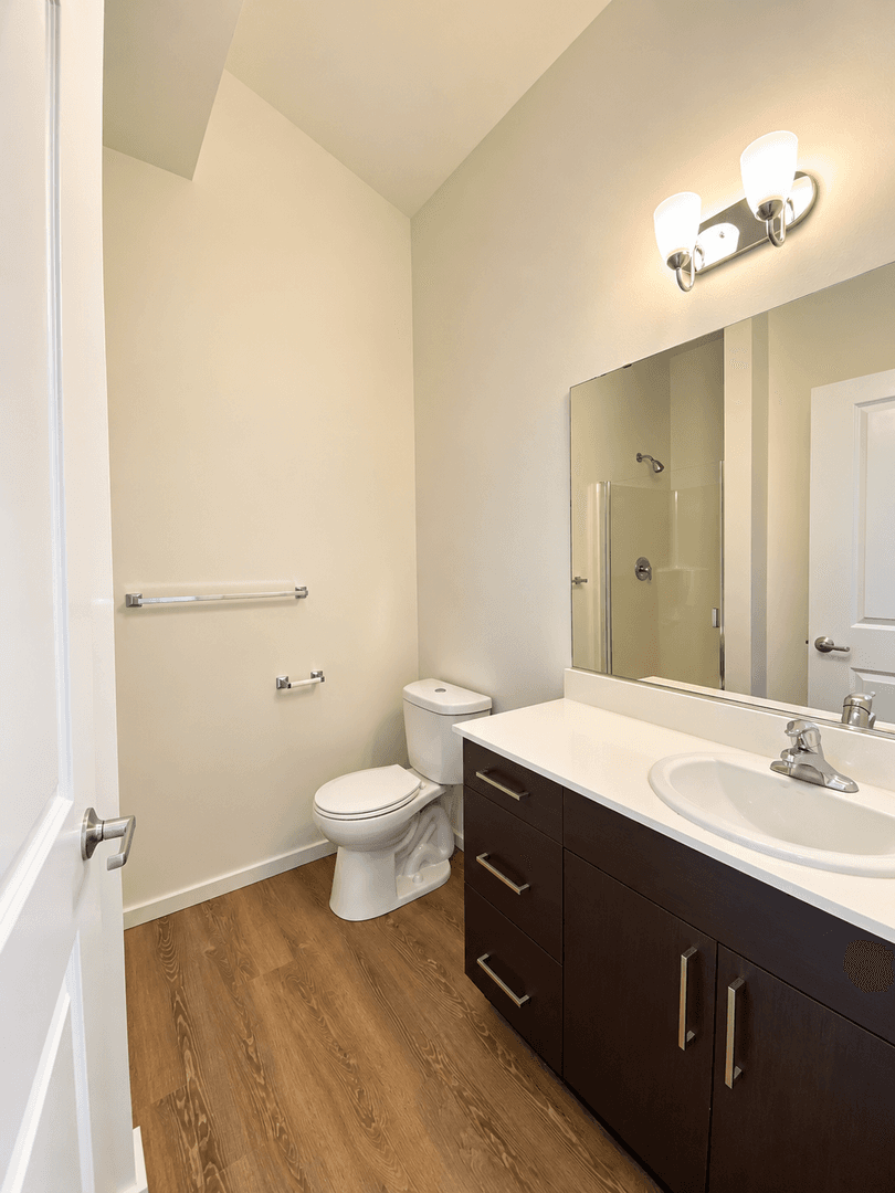 Kirkland Apartment: 450 Central Way