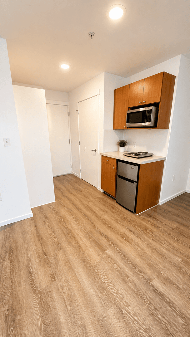 Kirkland Apartment: 450 Central Way