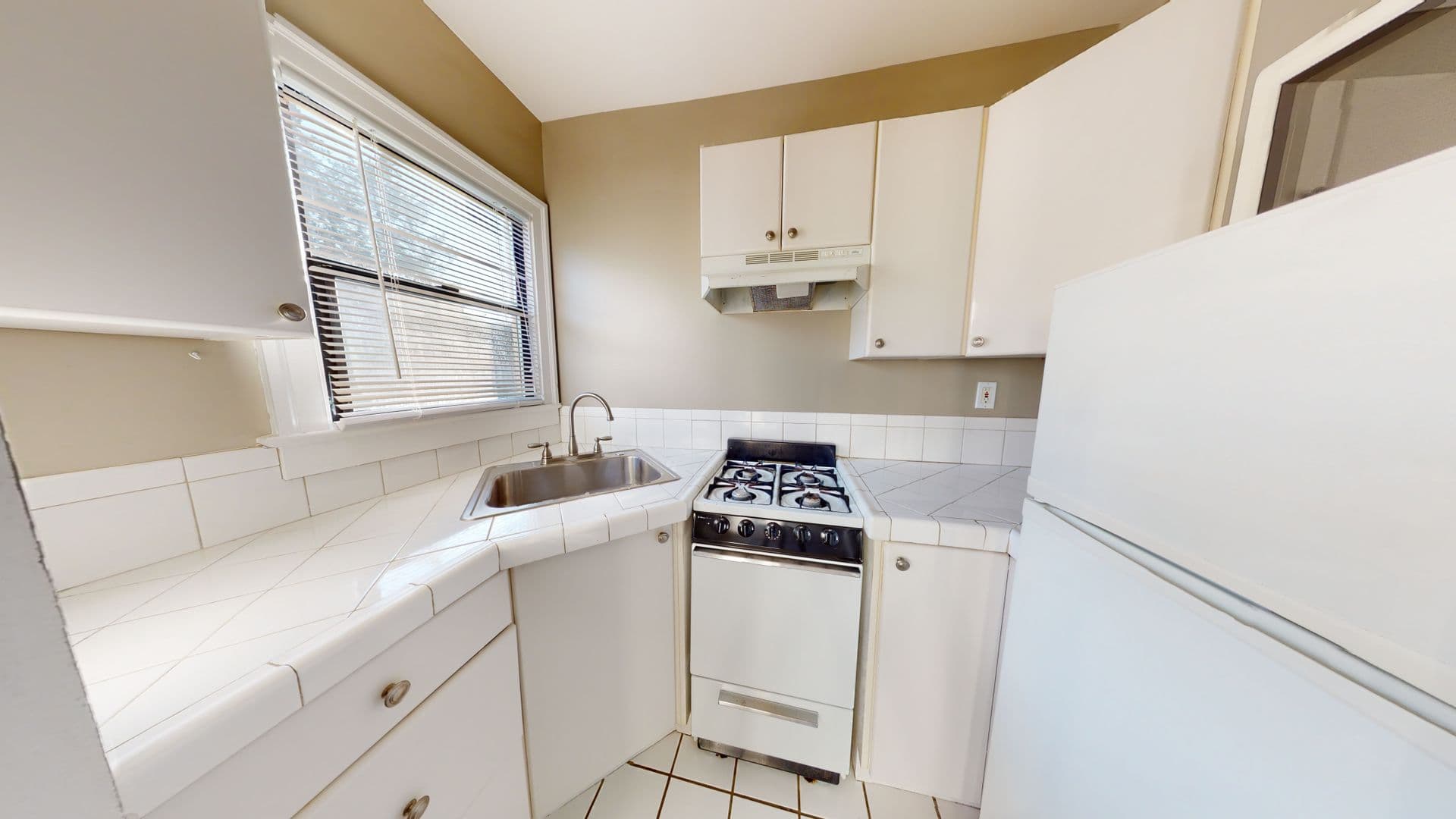 Seattle Apartment: 715 2nd Ave N