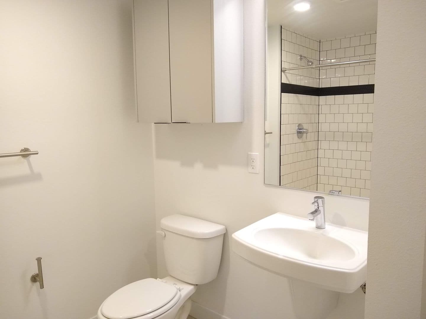Seattle Apartment: 6921 Roosevelt Way NE