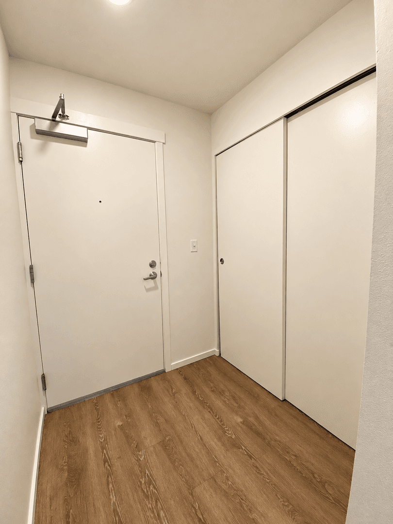 Kirkland Apartment: 450 Central Way