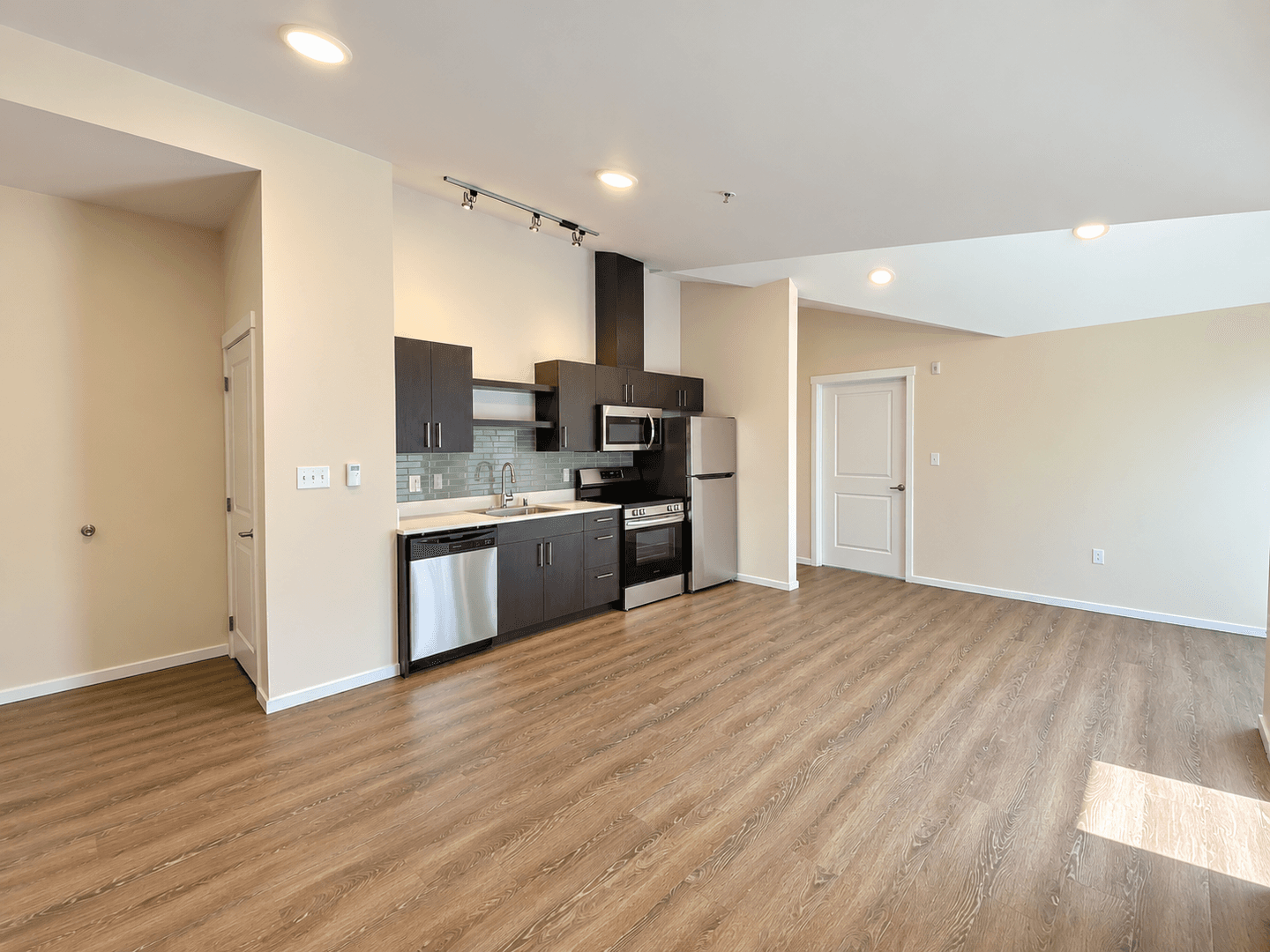 Kirkland Apartment: 450 Central Way