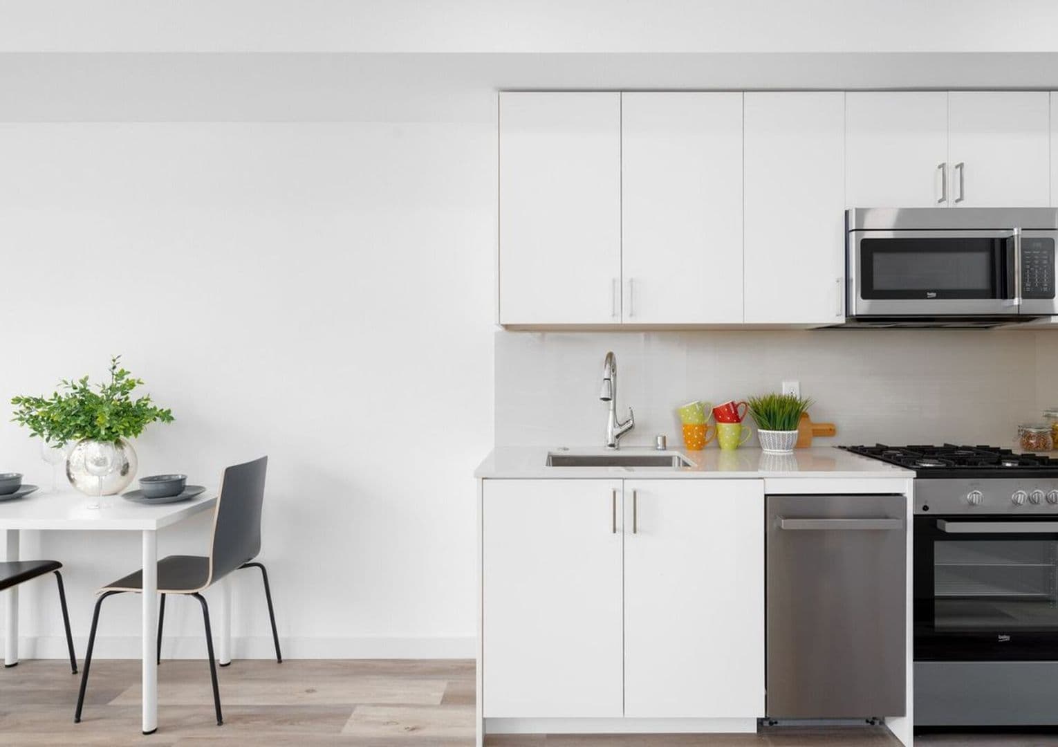 Seattle Apartment: 121 15th Ave E