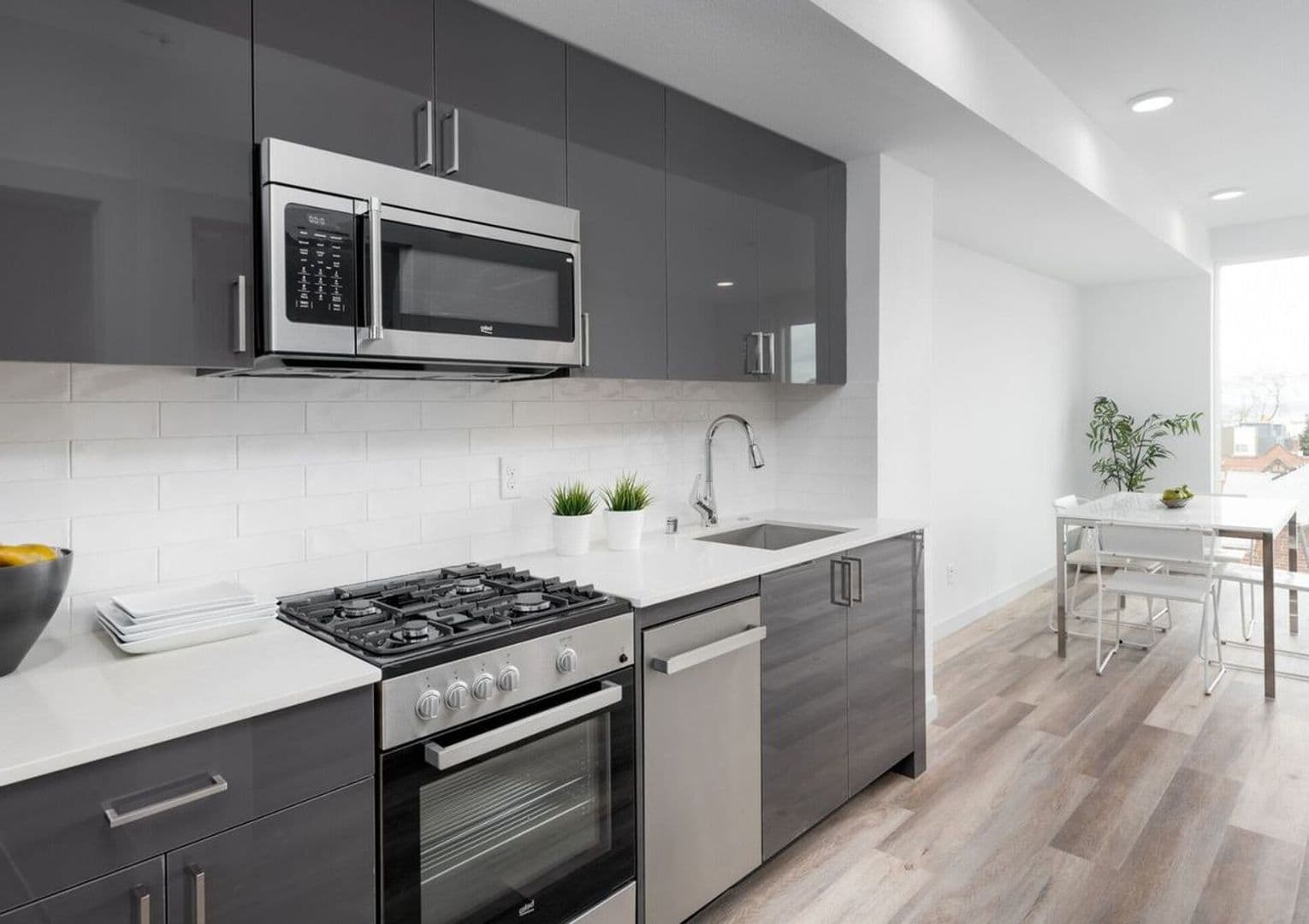 Seattle Apartment: 121 15th Ave E