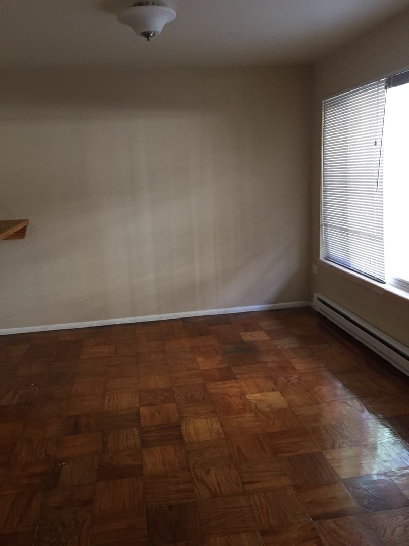 Seattle Apartment: 1821 Harvard Ave