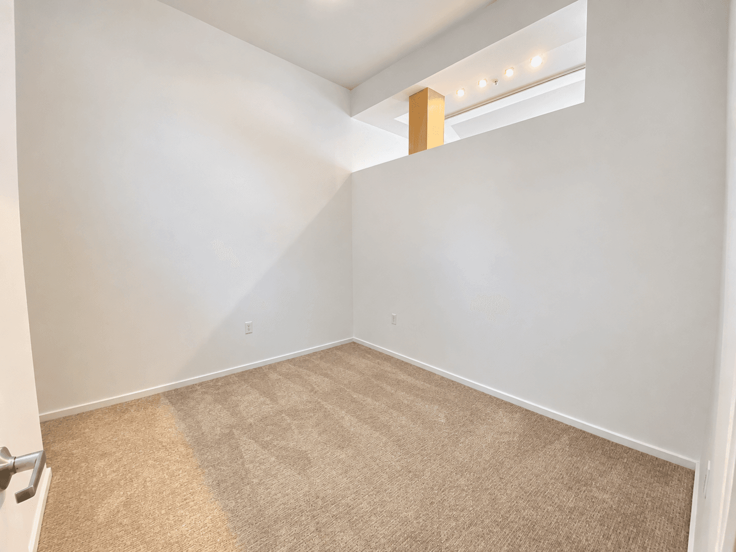 Kirkland Apartment: 450 Central Way
