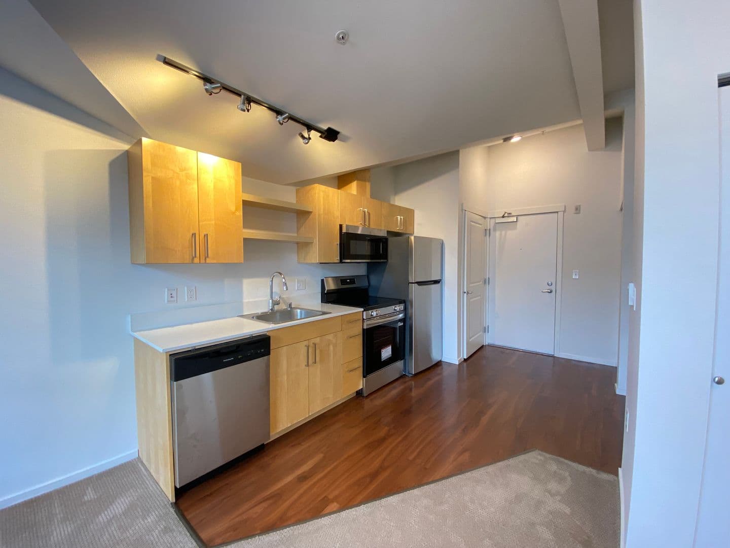 Kirkland Apartment: 450 Central Way