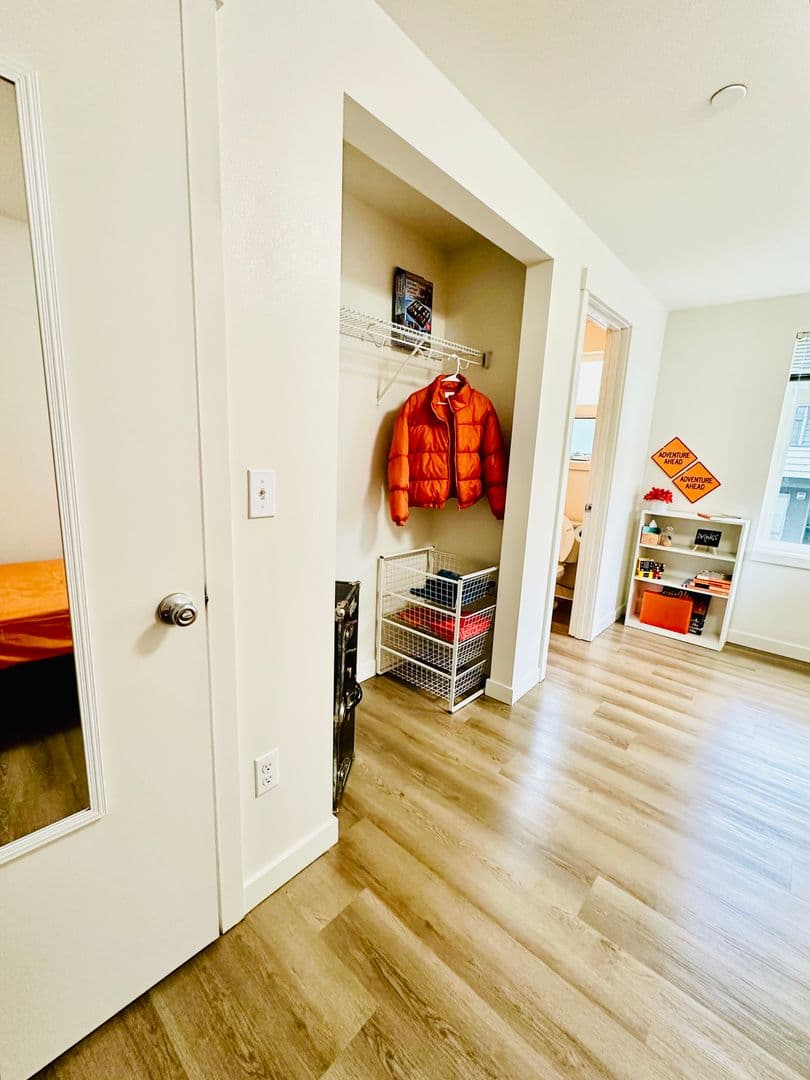 Seattle Apartment: 4215-4221 9th Ave NE