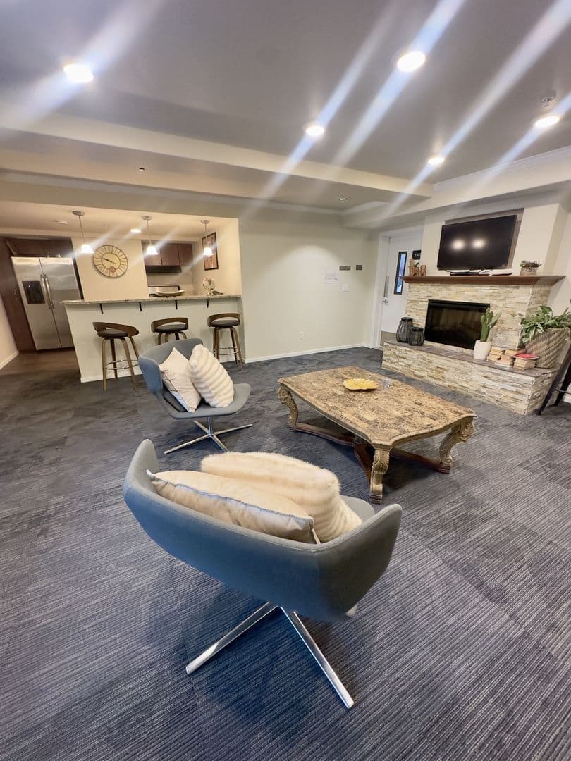 Redmond Apartment: 8525 163rd CT NE