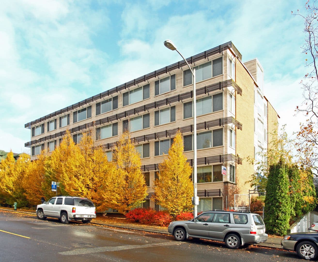 Seattle Apartment: 4120 Brooklyn Ave NE