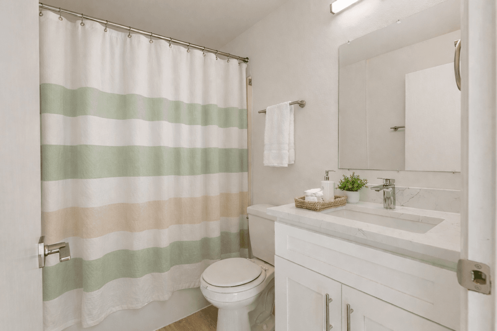 Seattle Apartment: 1203 NE 135th St