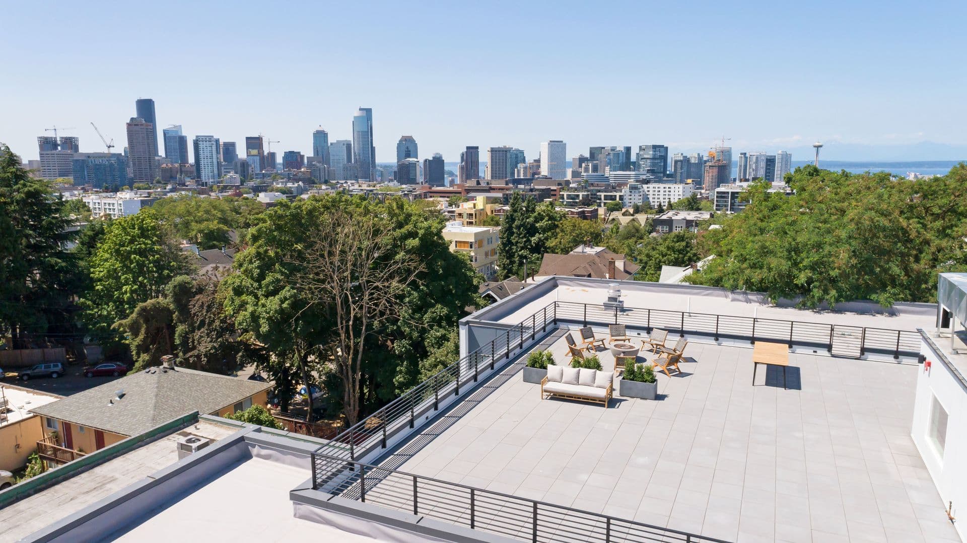 Seattle Apartment: 121 15th Ave E