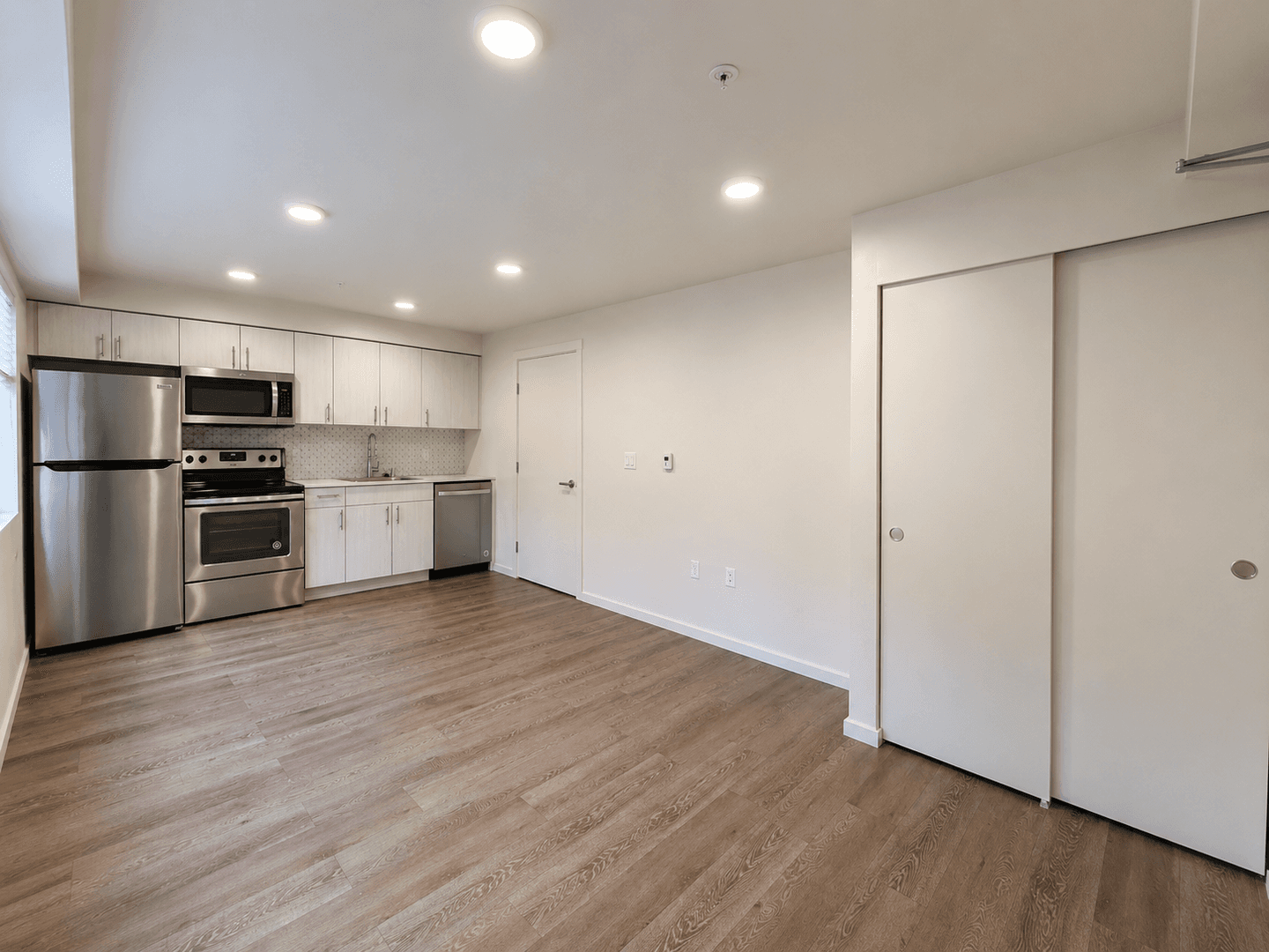 Kirkland Apartment: 330 4th ST