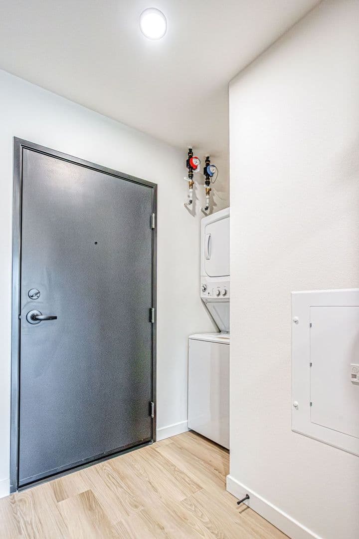 Seattle Apartment: 4015 Stone Way