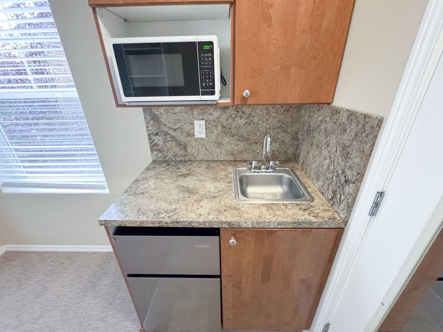 Redmond Apartment: 16552 NE 84th CT