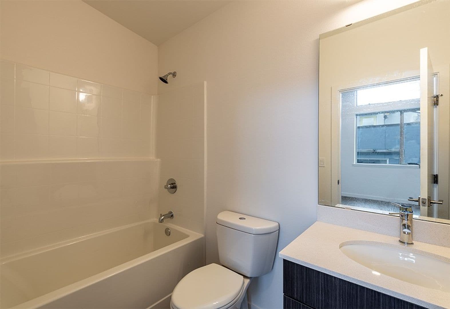 Seattle Apartment: 207 18th Ave