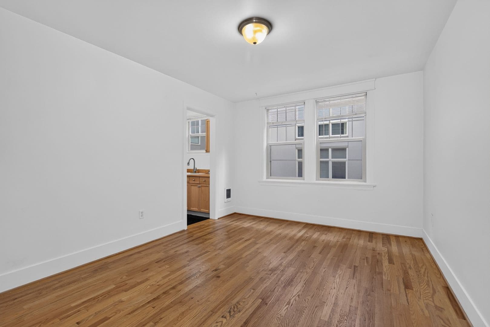 Seattle Apartment: 1323 East Pine St