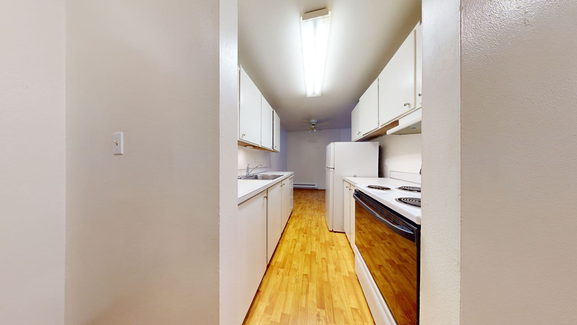 Seattle Apartment: 4120 Brooklyn Ave NE