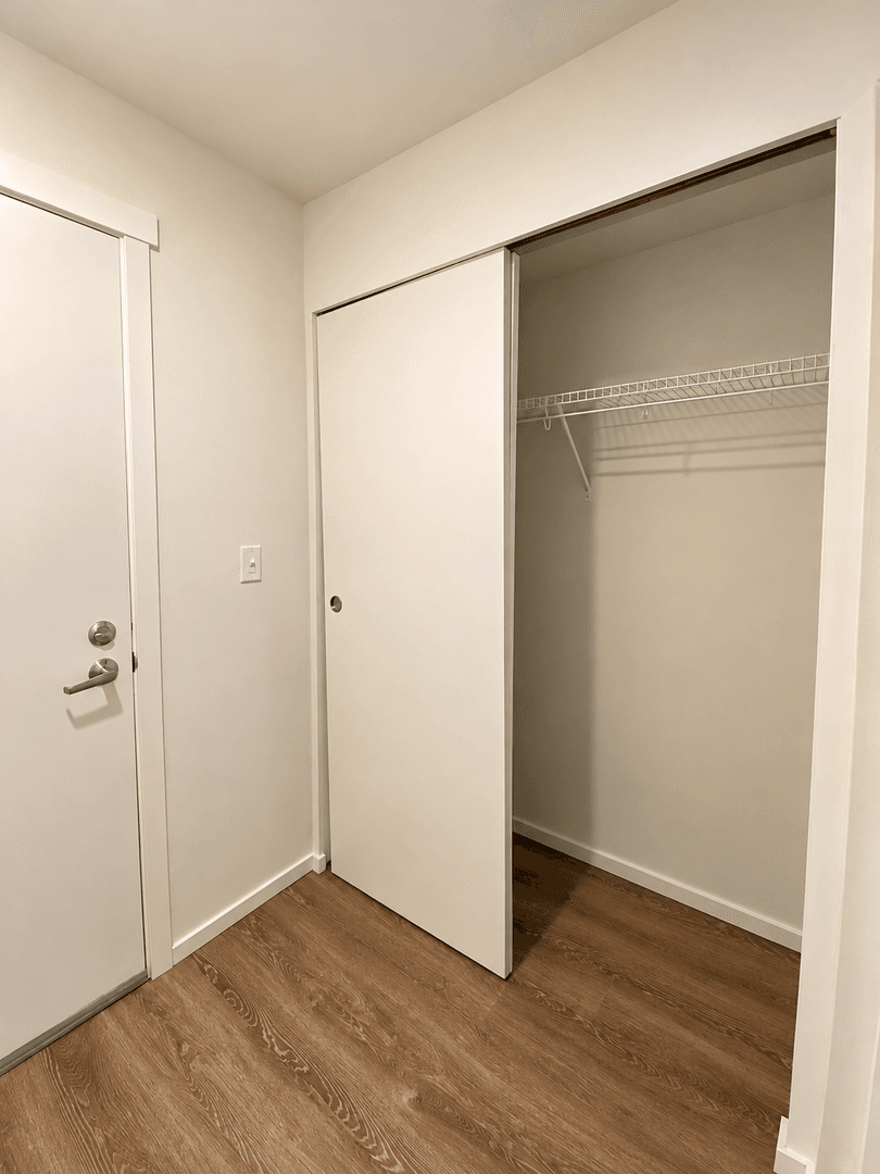 Kirkland Apartment: 450 Central Way