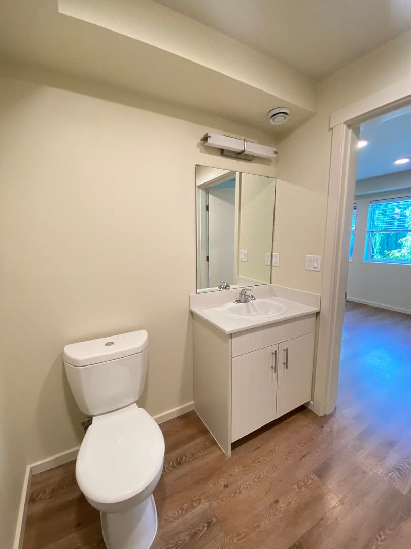 Kirkland Apartment: 330 4th ST